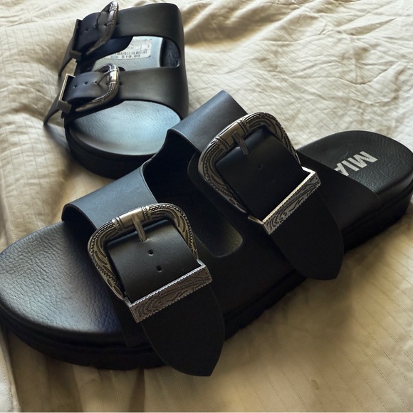 Shoes - Black Sandals